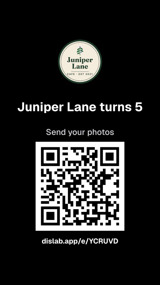 A portrait screen before the first photo: the cafe’s logo, the event’s name and a big QR code
