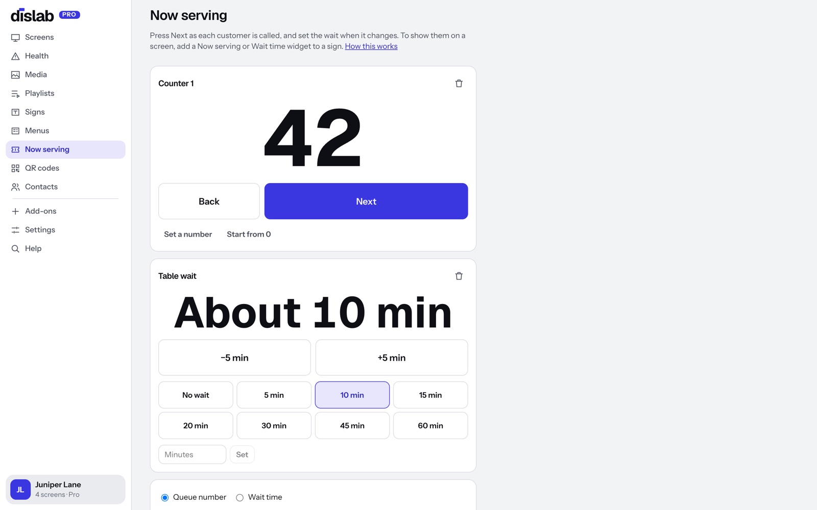 The Now serving page in the Dislab console: counter at 42 and table wait about 10 minutes